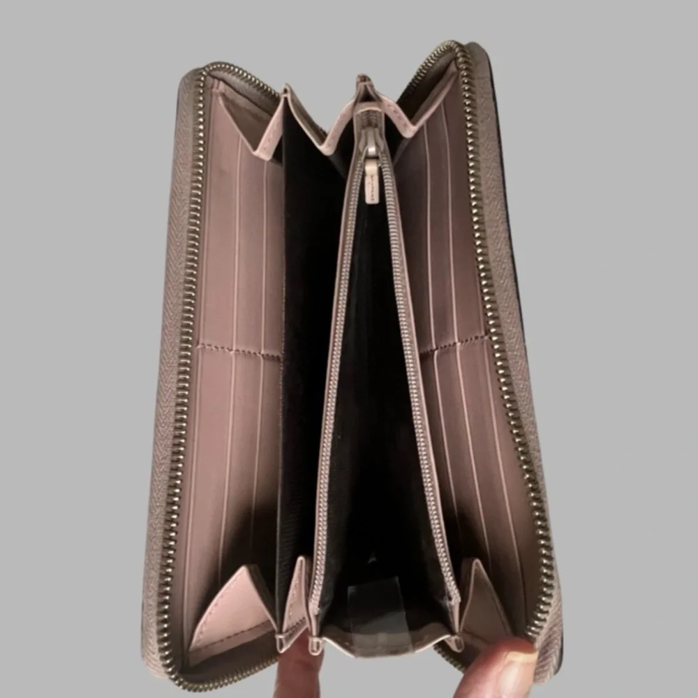 Gucci Pink Embossed Wallet